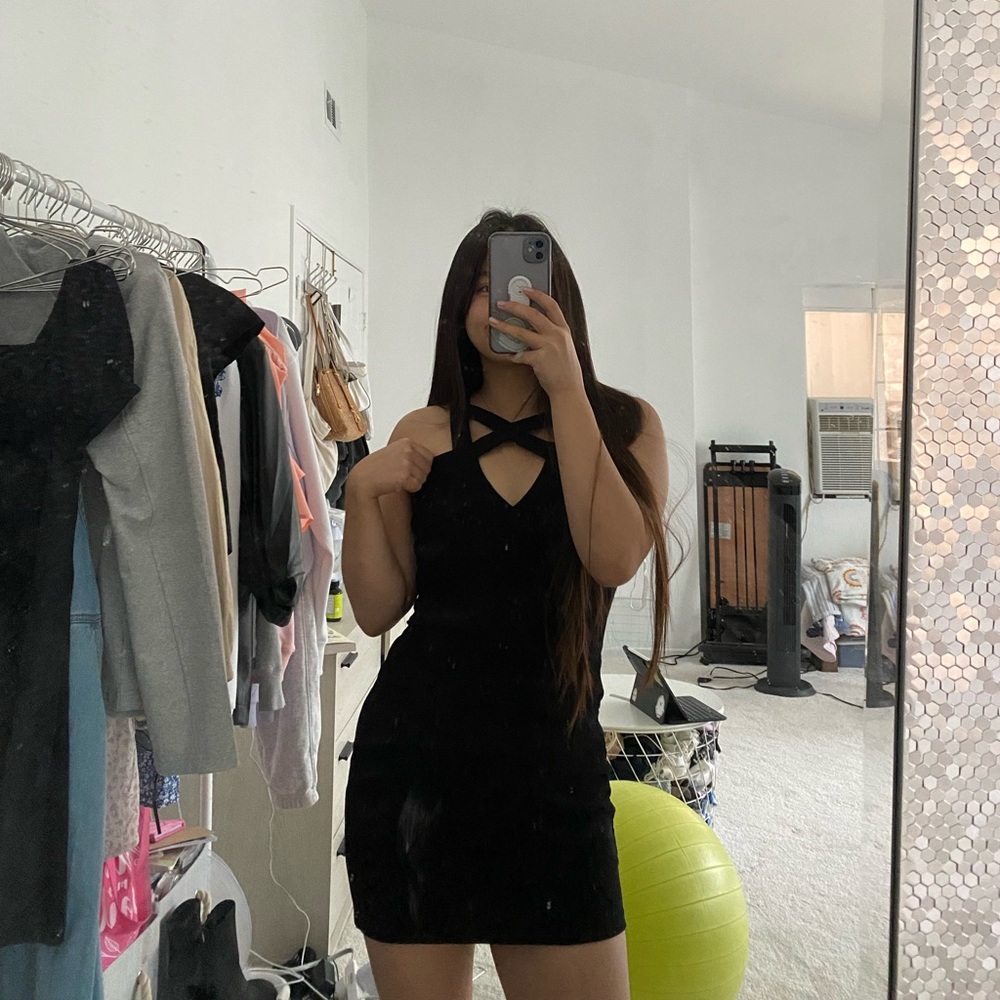 Black stewpot bodycon dress